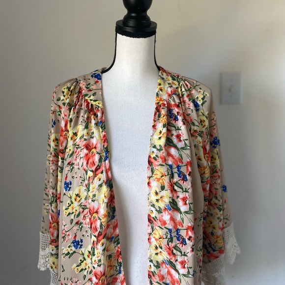 COPY - Umgee Tan Floral Lace Trimmed Kimono / Size Small - Picture 2 of 9